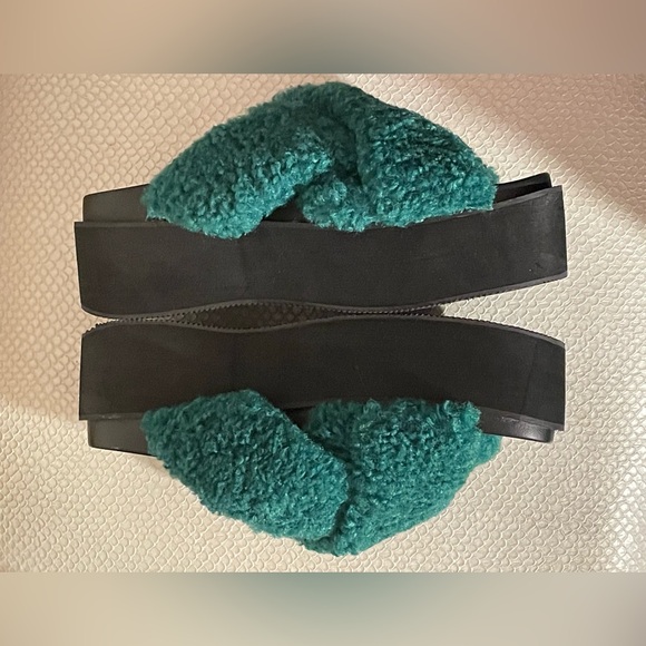 Azalea Wang, Hannah fur platform sandal, green US size 10, platform heel 2 inch - Picture 2 of 11